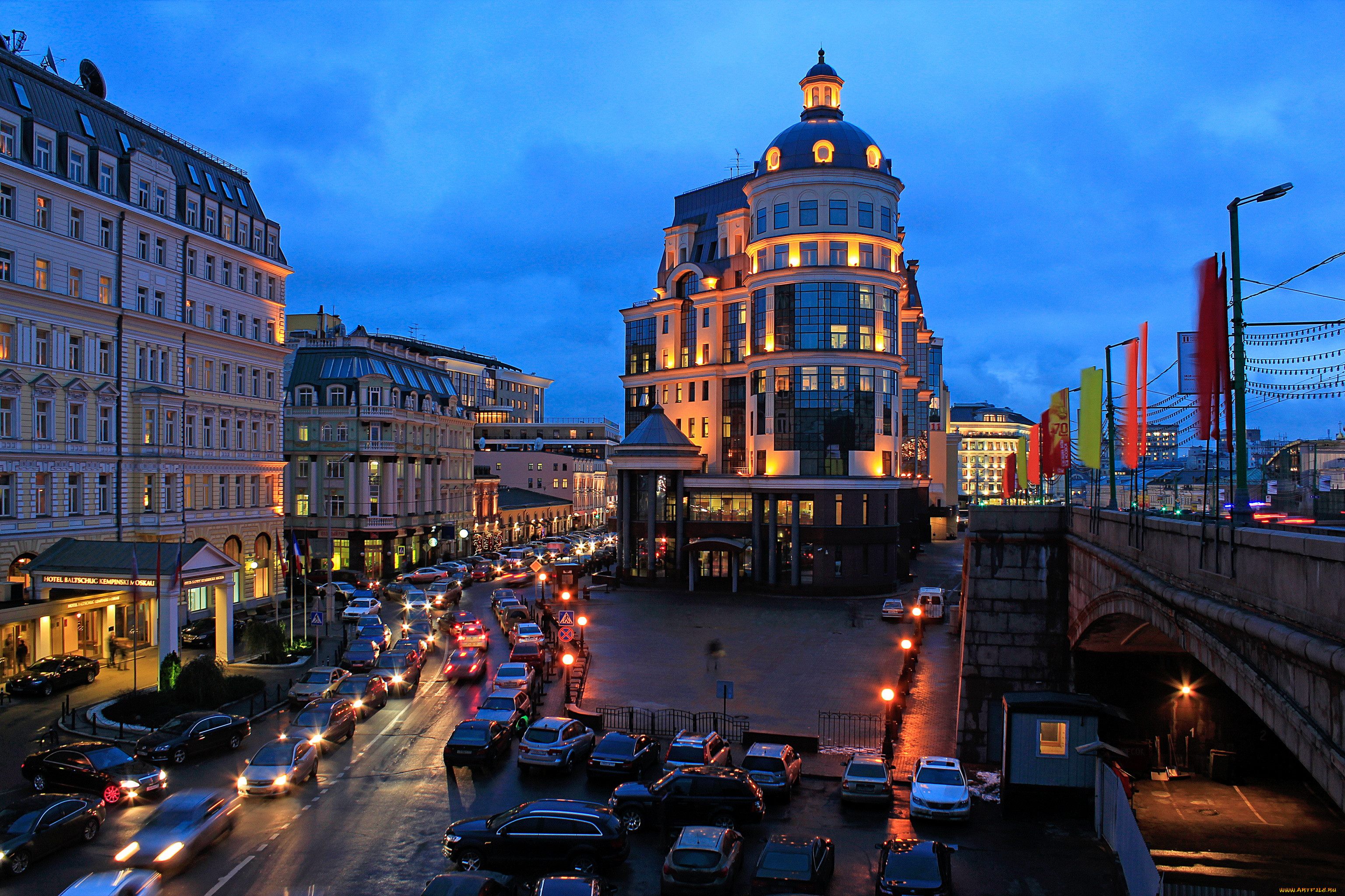 Любая улица и дом. Тверская улица Санкт-Петербург. Вечерний город. Красивые улицы. Красивые улицы Москвы.